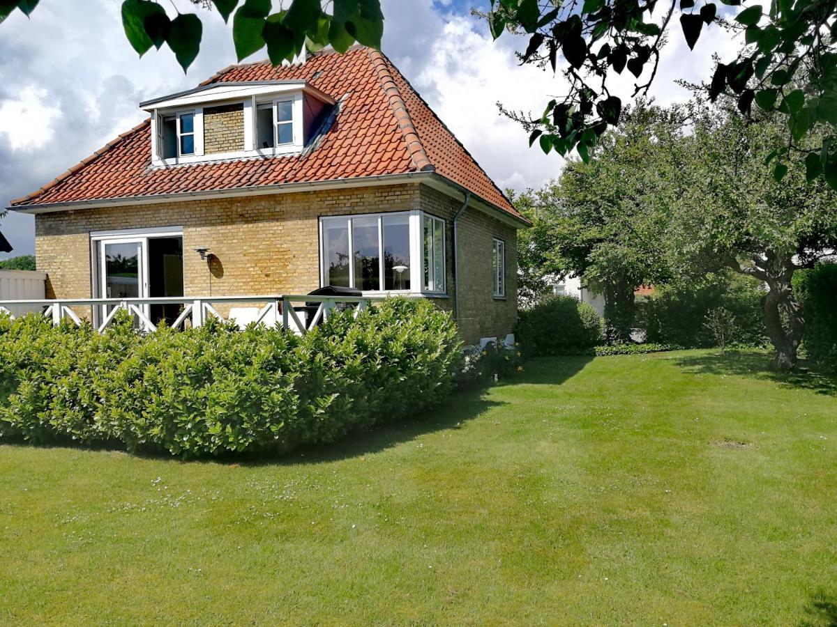 Room In A Danish Cottage With Garden View, 10 Min To Cph Гентофте Екстериор снимка