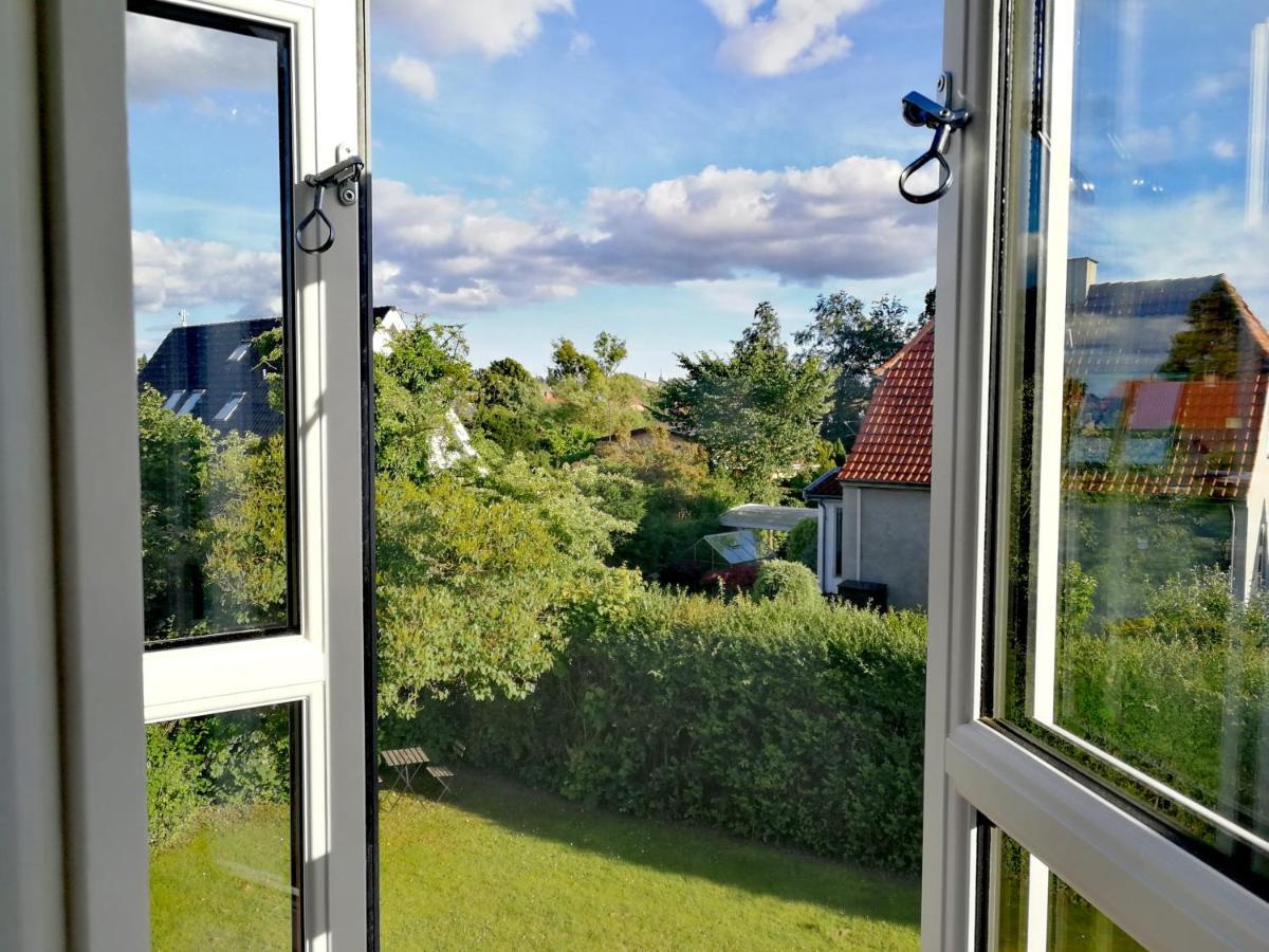Room In A Danish Cottage With Garden View, 10 Min To Cph Гентофте Екстериор снимка