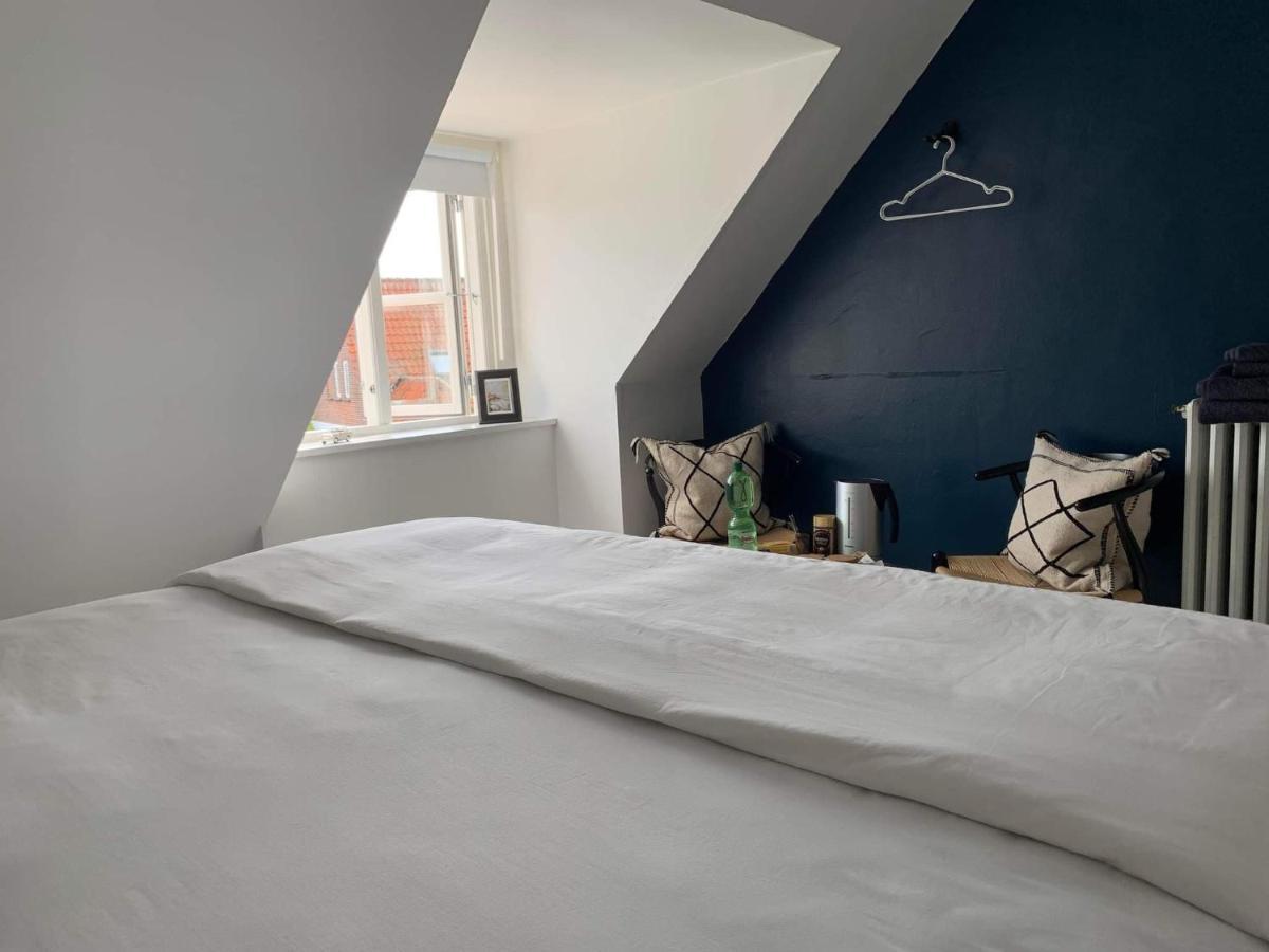 Room In A Danish Cottage With Garden View, 10 Min To Cph Гентофте Екстериор снимка