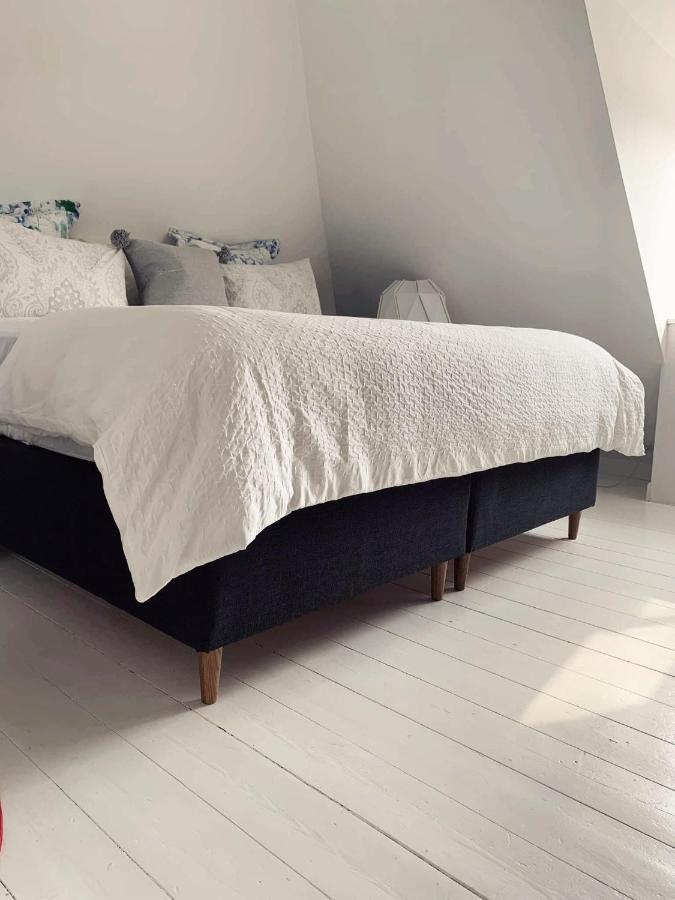 Room In A Danish Cottage With Garden View, 10 Min To Cph Гентофте Екстериор снимка