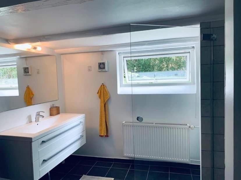 Room In A Danish Cottage With Garden View, 10 Min To Cph Гентофте Екстериор снимка